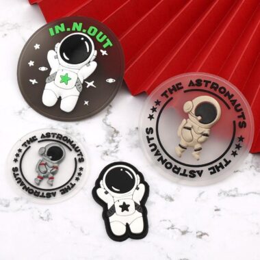Wholesale eco-friendly PVC clothing label with modern design
