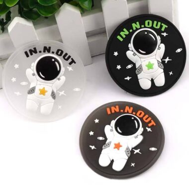 Wholesale eco-friendly PVC clothing label with modern design