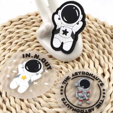 Wholesale eco-friendly PVC clothing label with modern design