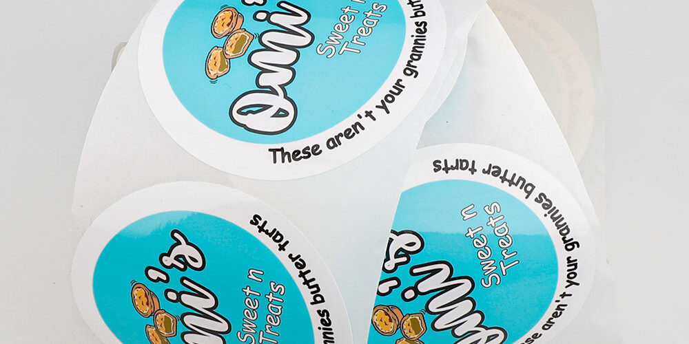 Durable custom waterproof round sticker roll for packaging