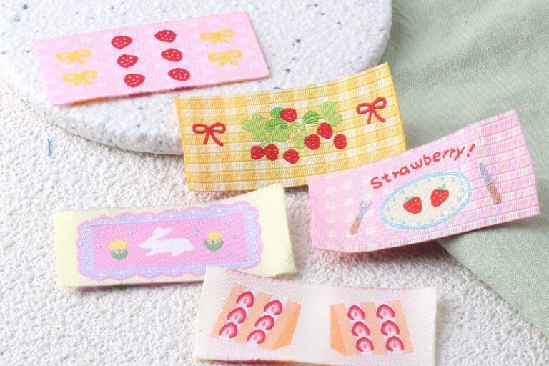 Cute cartoon strawberry DIY woven labels for clothing