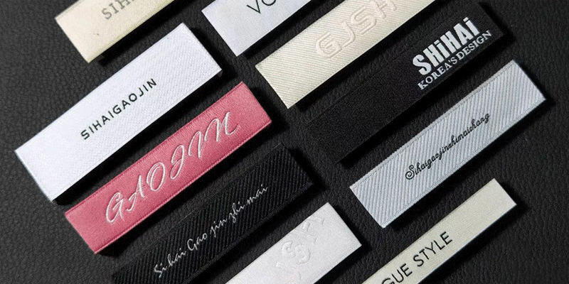 Folded woven neck clothing labels for garments