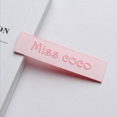 Folded woven neck clothing labels for garments