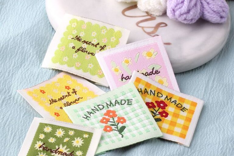 Floral embroidered square clothing labels for fashion garments