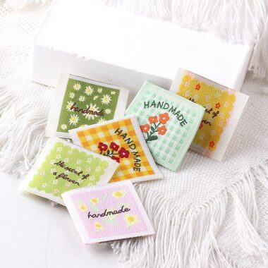 Floral embroidered square clothing labels for fashion garments