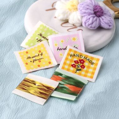 Floral embroidered square clothing labels for fashion garments