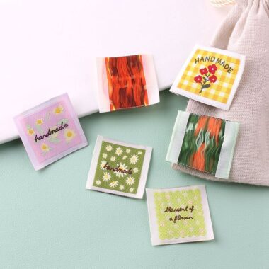Floral embroidered square clothing labels for fashion garments